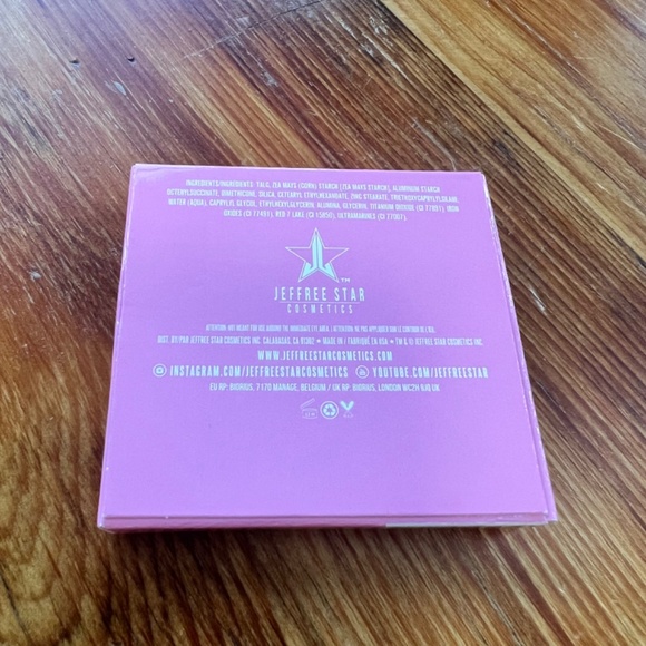 Scene Queen New in Box Jeffree Star Artistry Single‎ Eye Shadow vibrant red - Picture 2 of 4